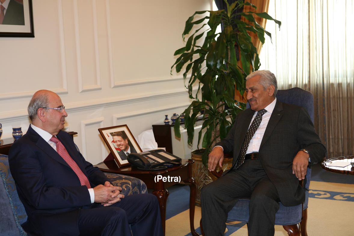 رئيس الوزراء يستقبل رئيس مجلس الاعيان