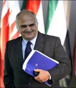 الامير الحسن ينقل رسالة خطية من الملك الى الرئيس الصيني