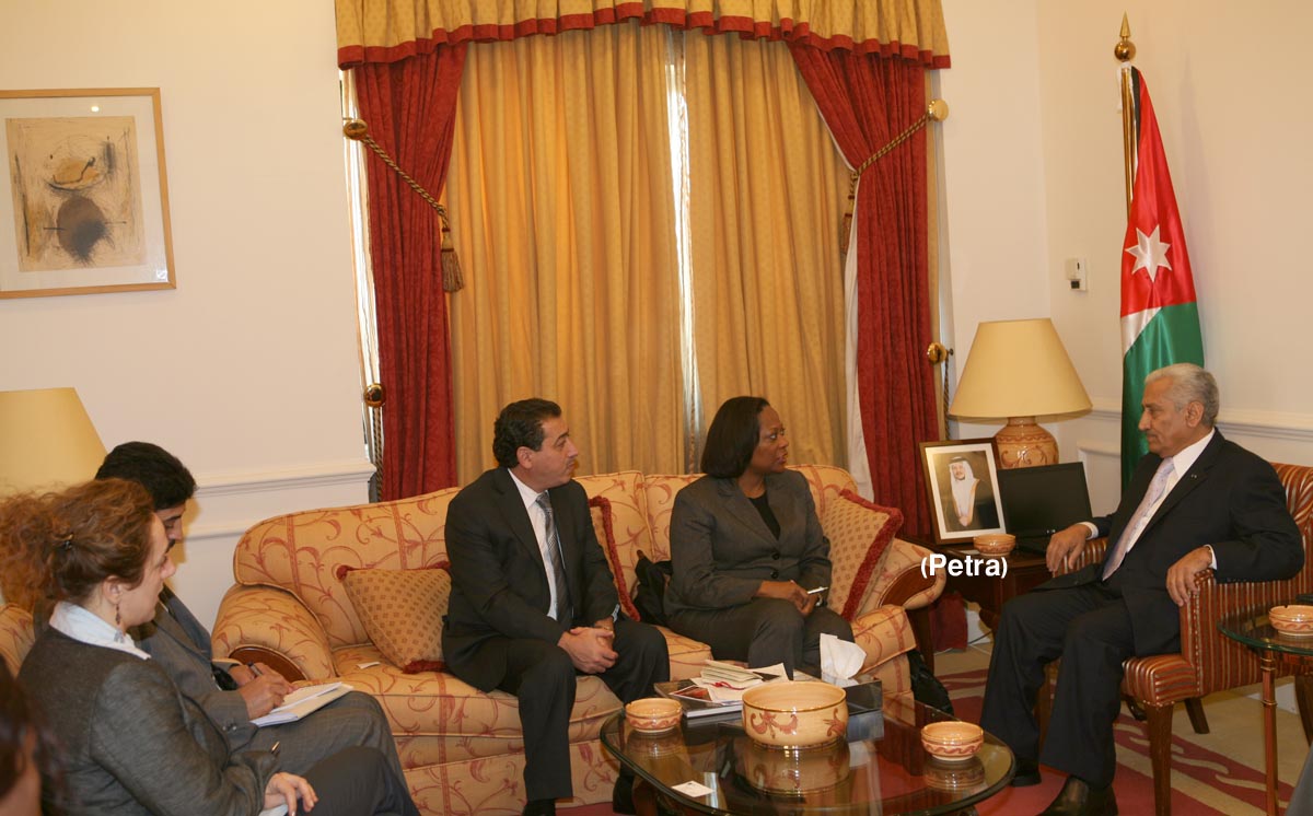 رئيس الوزراء يستقبل المديرة التنفيذية لمعهد الصحافة الدولي