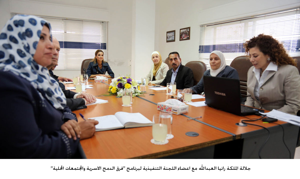 الملكة تزور جمعية ربات البيوت في الزرقاء