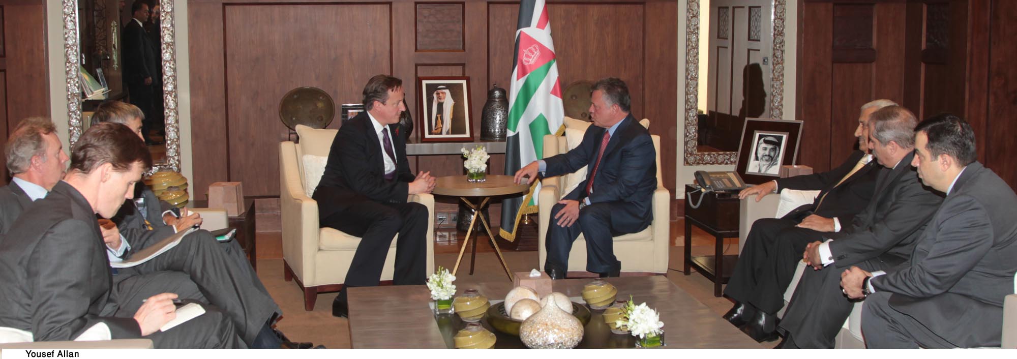 King discusses ties, Mideast with British PM