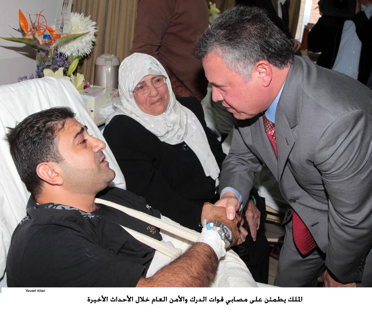 King visits injured security personnel injured in riots