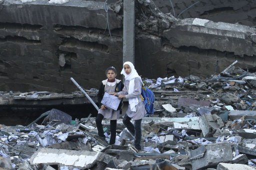 طلبة قطاع غزة يعودون الى مدارسهم