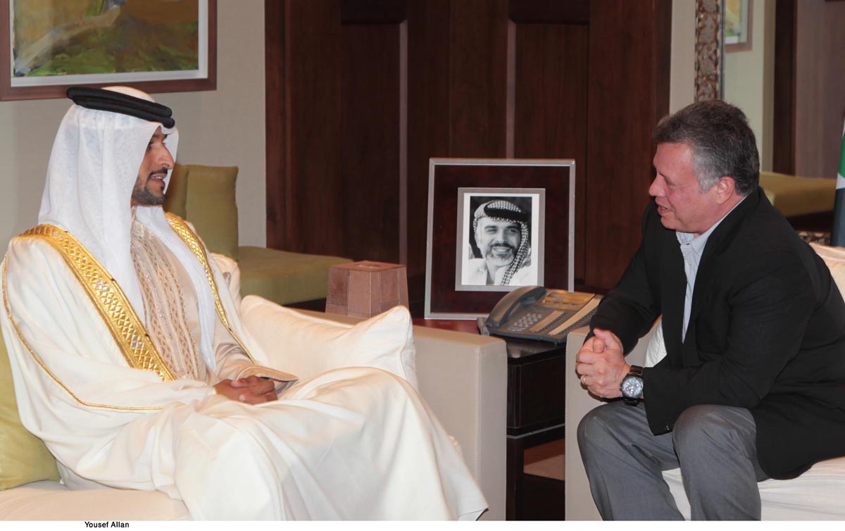 الملك يستقبل الشيخ ناصر بن حمد آل خليفة