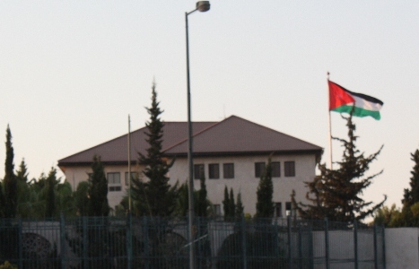 شراء مصابيح موفرة للطاقة وبيعها للمستهلكين بربع الكلفة