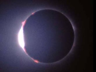 خسوف "شبه ظل" للقمر في سماء المملكة مساء الاربعاء