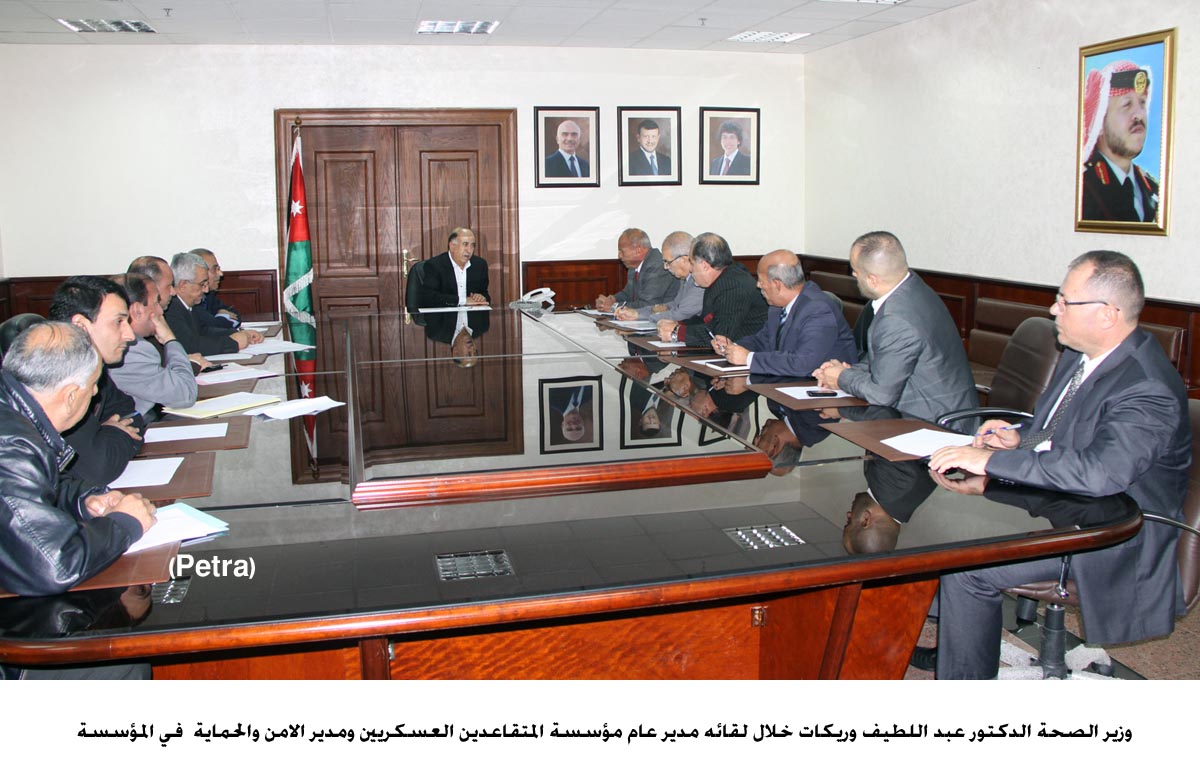 وزير الصحة يؤكد التزام الحكومة بتعويض الاجور لعمال الامن والنظافة