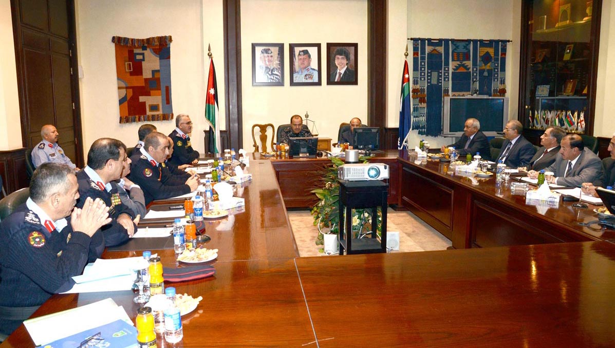 وزير الصحة ووفد من مدراء المستشفيات يزورون مديرية الأمن العام