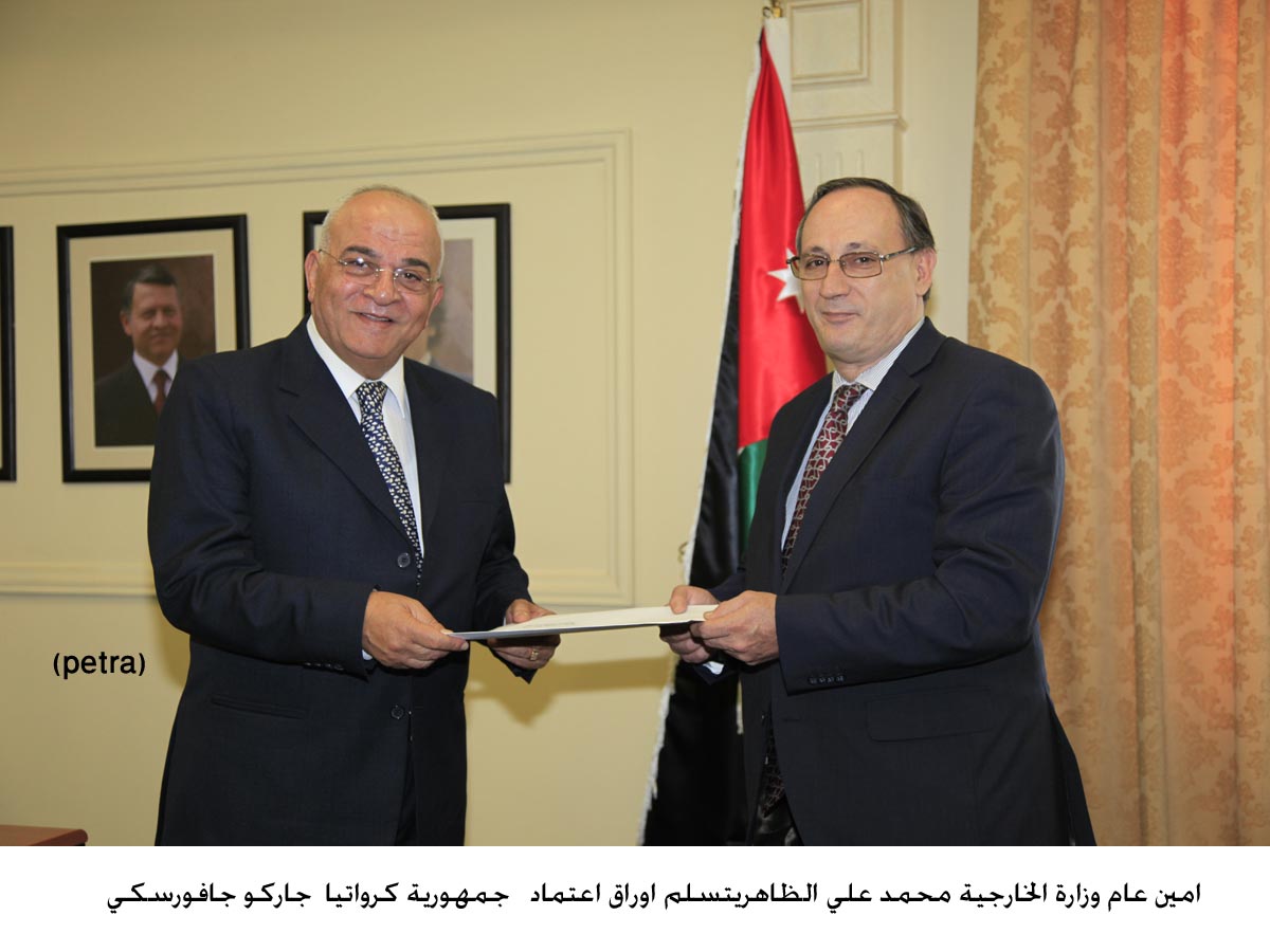 الخارجية تتسلم اوراق اعتماد عدد من السفراء