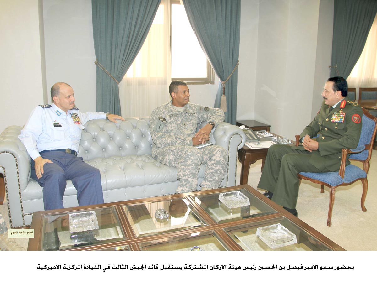 Army chief meets US military official