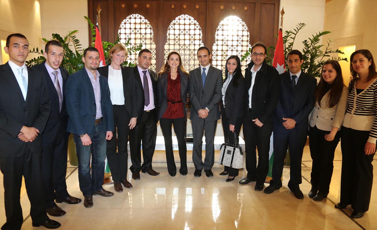 الملكة تلتقي متطوعين من مطبخ العائلة