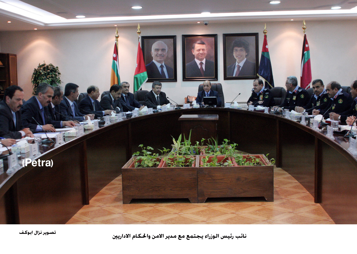 نائب رئيس الوزراء يجتمع مع مدير الامن والحكام الاداريين