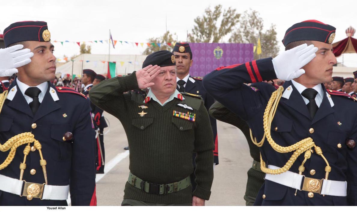 الملك يرعى تخريج الفوج الثامن من ضباط وضابطات الكلية العسكرية الملكية