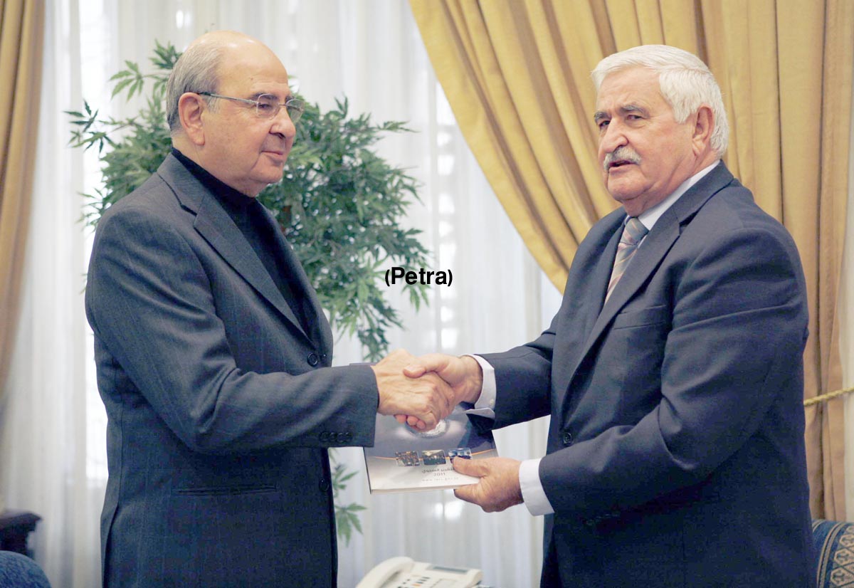 رئيس الأعيان يتسلم تقرير هيئة مكافحة الفساد عن عام 2011