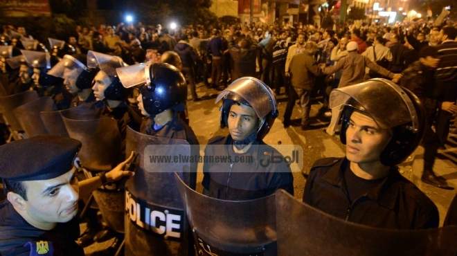 قوات الحرس الجمهوري المصري تنتشر في محيط قصر الرئاسة