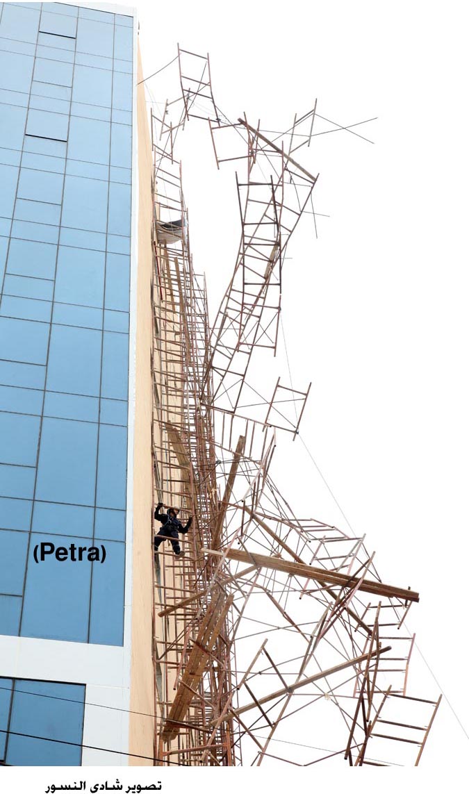 انهيار جزئي في عمارة قيد الانشاء بجبل الحسين