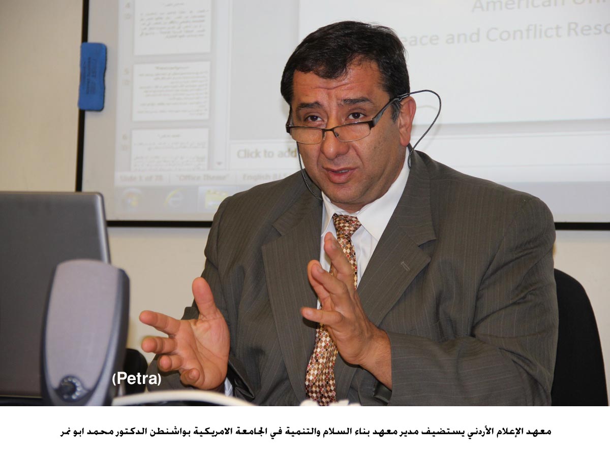 معهد الاعلام يستضيف مدير معهد بناء السلام والتنمية