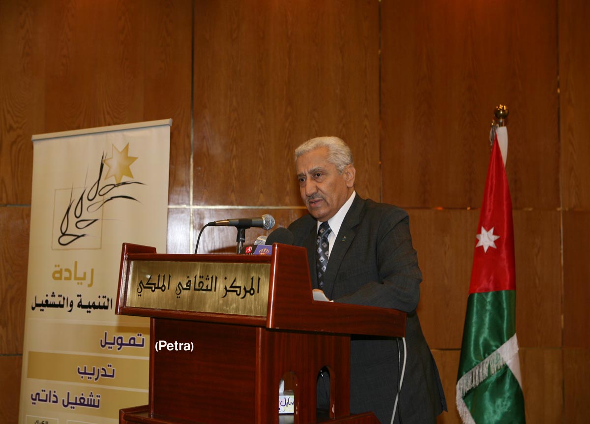 رئيس الوزراء يكشف عن برنامج حكومي لتوفير 10 آلاف فرصة عمل