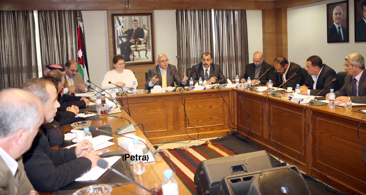 وزير التنمية السياسية يلتقي رؤساء الاندية الشبابية والاجتماعية للمخيمات