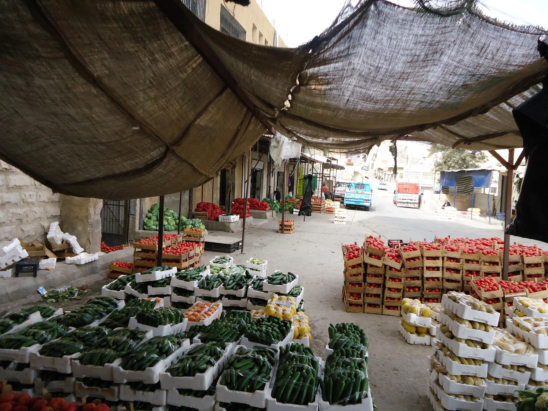 سوق الخضار في الطفيلة يفتقر للخدمات الرئيسية