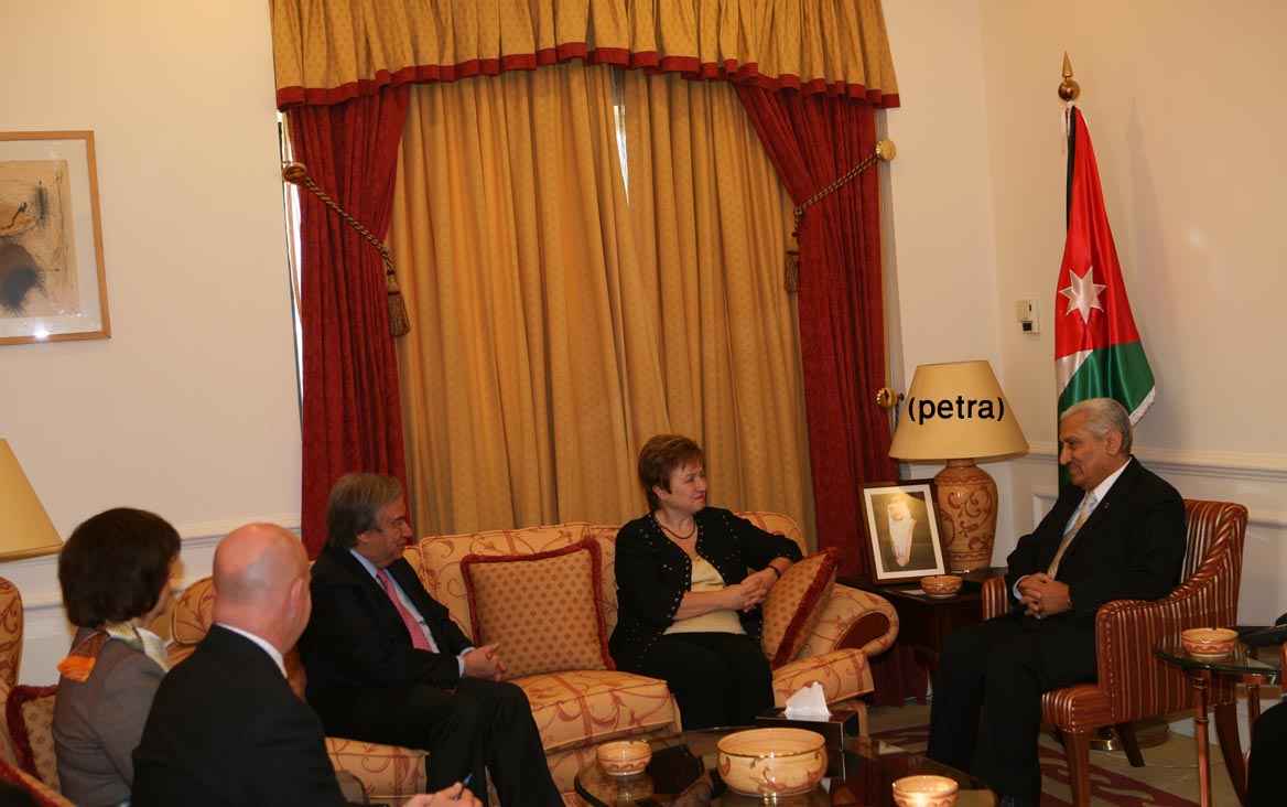 رئيس الوزراء يستقبل المفوض الاوروبي للتعاون الدولي والمساعدات الانسانية