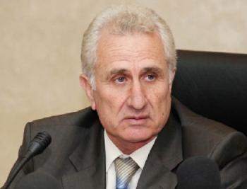 وزير التربية والتعليم يتفقد غرفة العمليات في ادارة الامتحانات العامة بالوزارة