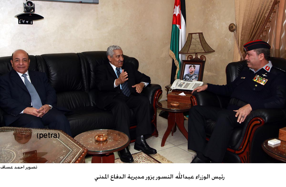 رئيس الوزراء يزور مديرية الدفاع المدني