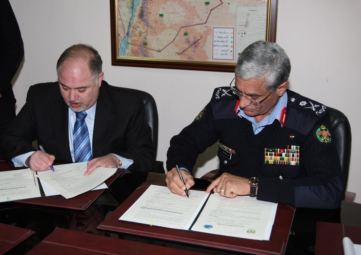 توقيع اتفاقية تأمين الحماية الامنية لشركات التامين في مديرية الأمن العام