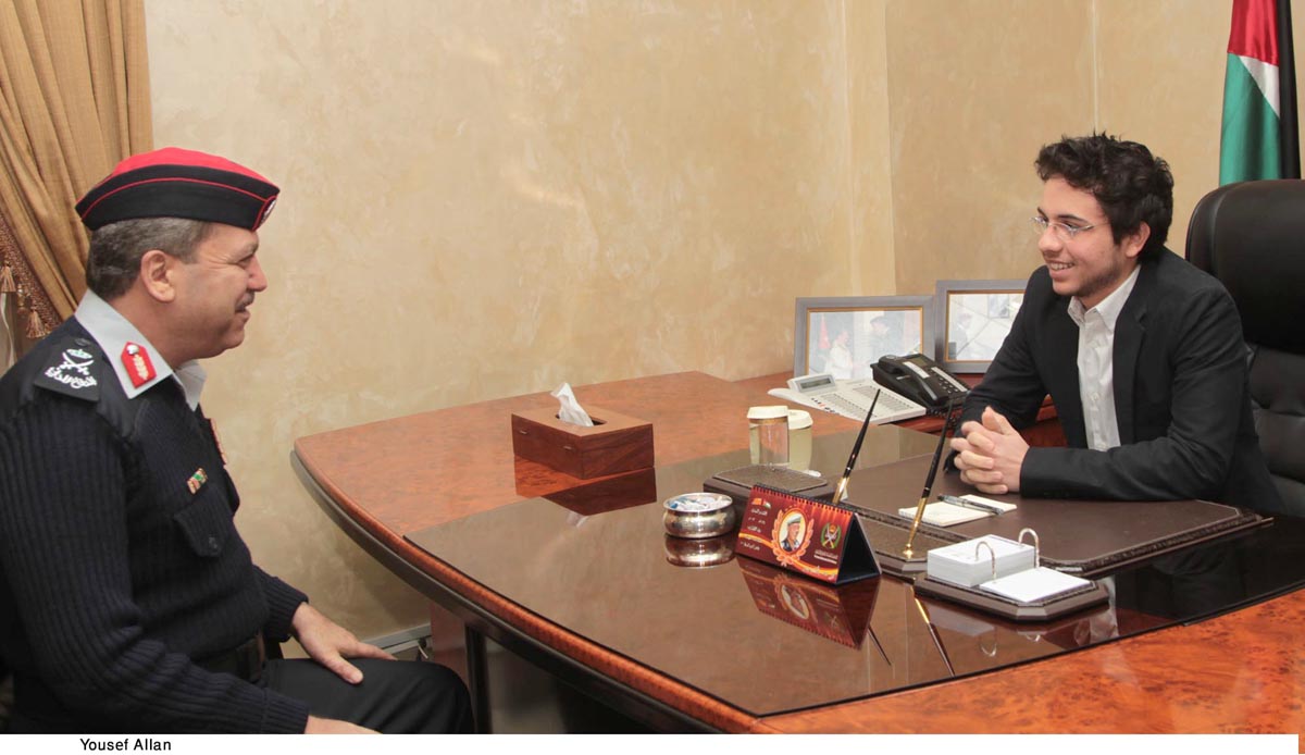 ولي العهد يزور الدفاع المدني