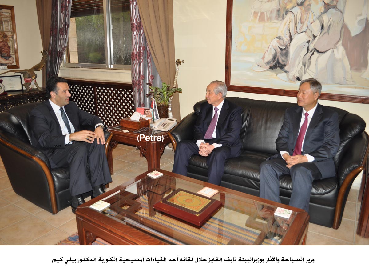 الفايز يبحث تنشيط السياحة الدينية مع كوريا