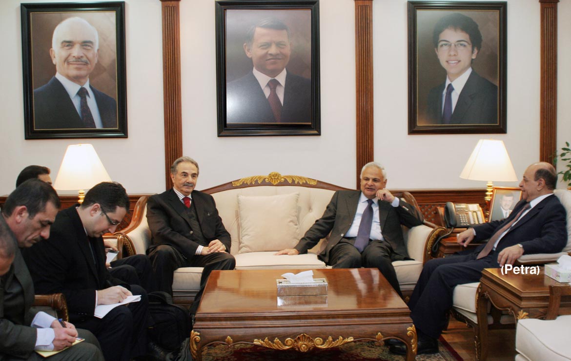 نائب رئيس الوزراء يلتقي وفد الجامعة العربية لمراقبة الانتخابات النيابية