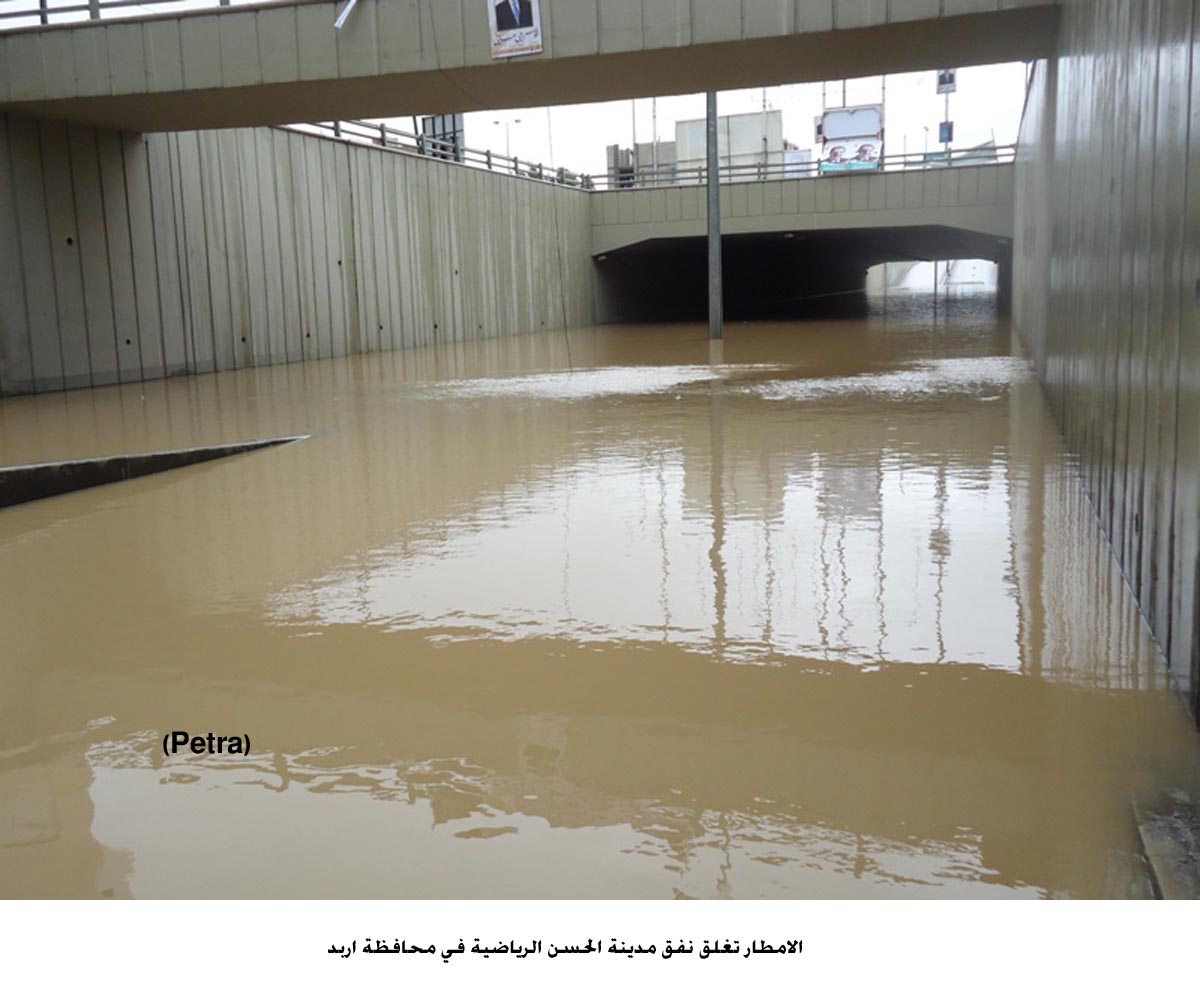 ثلوج وامطار تعيق المرور والمياه تداهم منازل في محافظة اربد