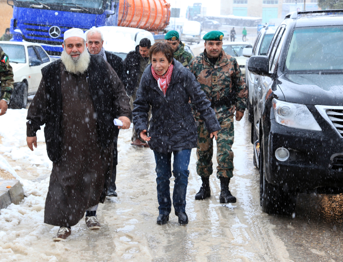 الاميرة بسمة تتفقد اوضاع اسر داهمتها الامطار في خريبة السوق ومخيم الحسين