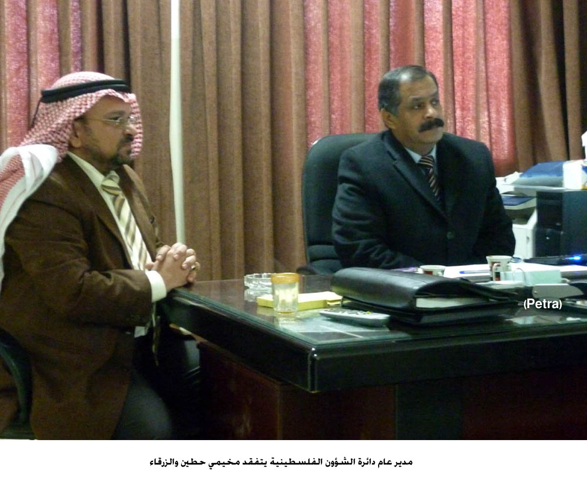 مدير عام دائرة الشؤون الفلسطينية يتفقد مخيمي حطين والزرقاء