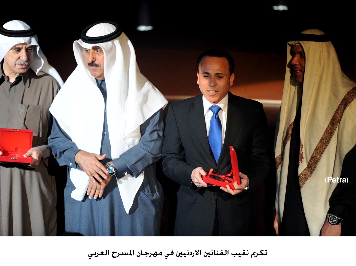 تكريم نقيب الفنانين الاردنيين في مهرجان المسرح العربي