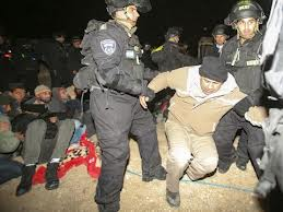 الاحتلال يدمر قرية شرق القدس ويعتقل العشرات من مواطنيها