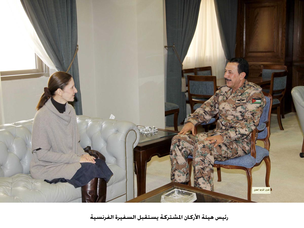 رئيس هيئة الأركان المشتركة يستقبل السفيرة الفرنسية