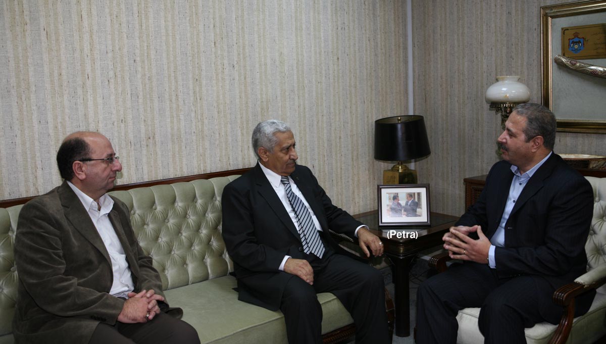 رئيس الوزراء يزور مؤسسة الاذاعة والتلفزيون