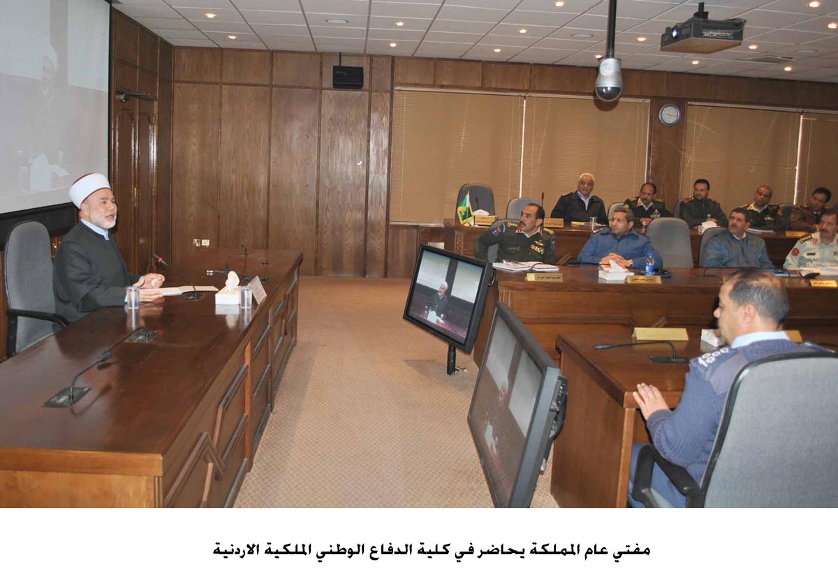 مفتي عام المملكة يحاضر في كلية الدفاع الوطني الملكية الاردنية