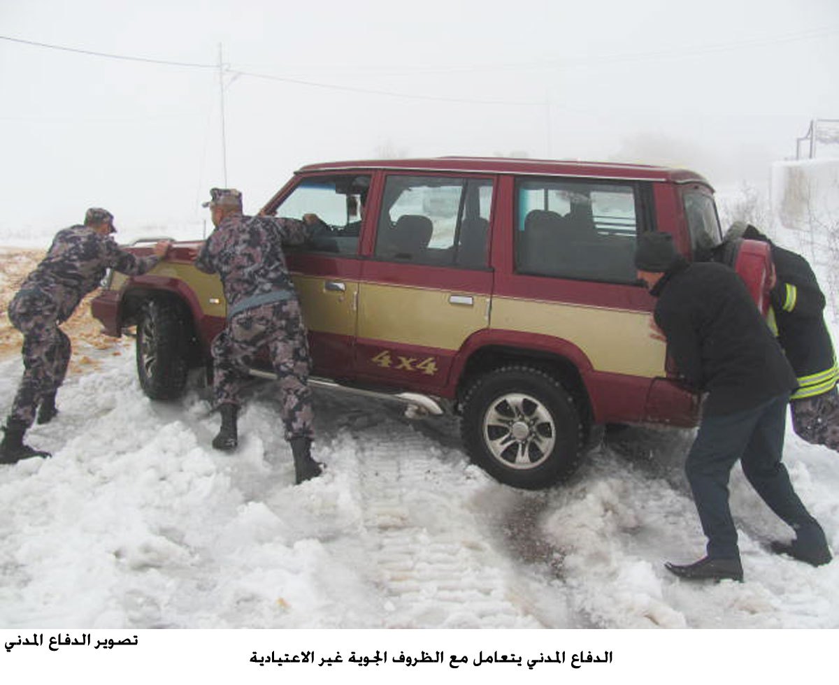 الدفاع المدني يتعامل مع الظروف الجوية غير الاعتيادية