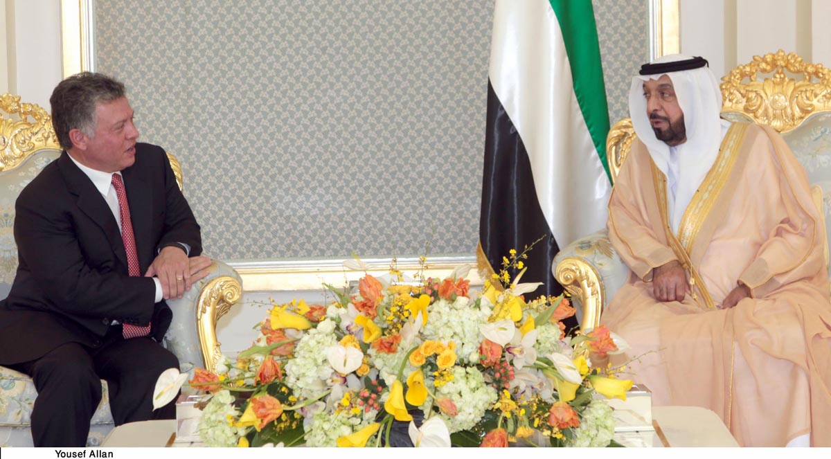 الملك ورئيس دولة الامارات يبحثان تطورات الأوضاع في المنطقة