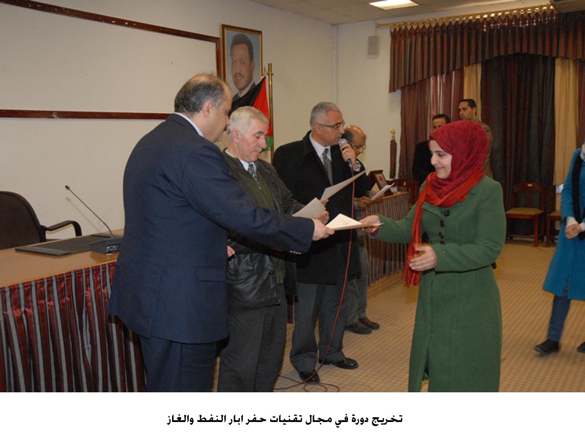 تخريج دورة في مجال تقنيات حفر ابار النفط والغاز