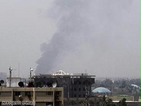 مقتل طفلين وإصابة ثمانية جنود يمنيين في انفجار مخزن اسلحة