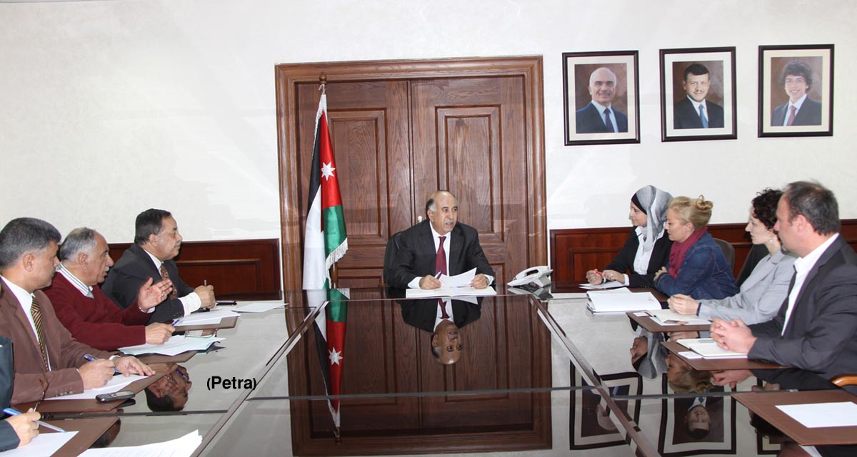 وزير الصحة: أعداد اللاجئين السوريين المتزايدة تشكل عبئا صحيا كبيرا