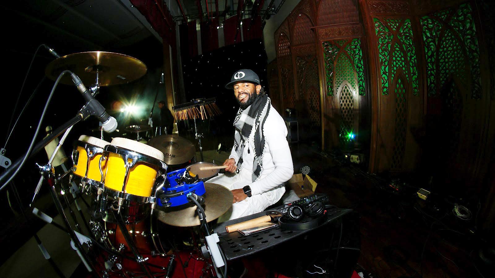 العازف الاميركي طارق سنير .. الموسيقى لغة لكل الثقافات الانسانية