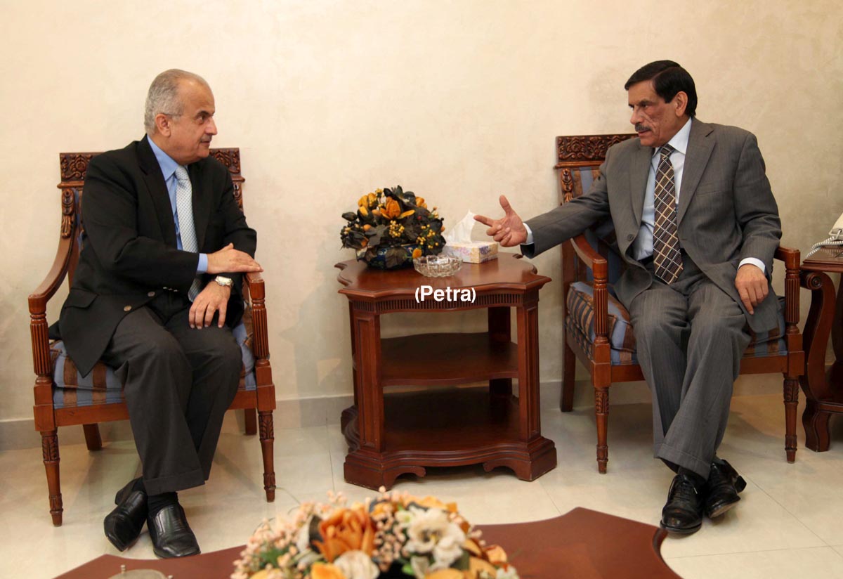 السرور يستقبل الخطيب