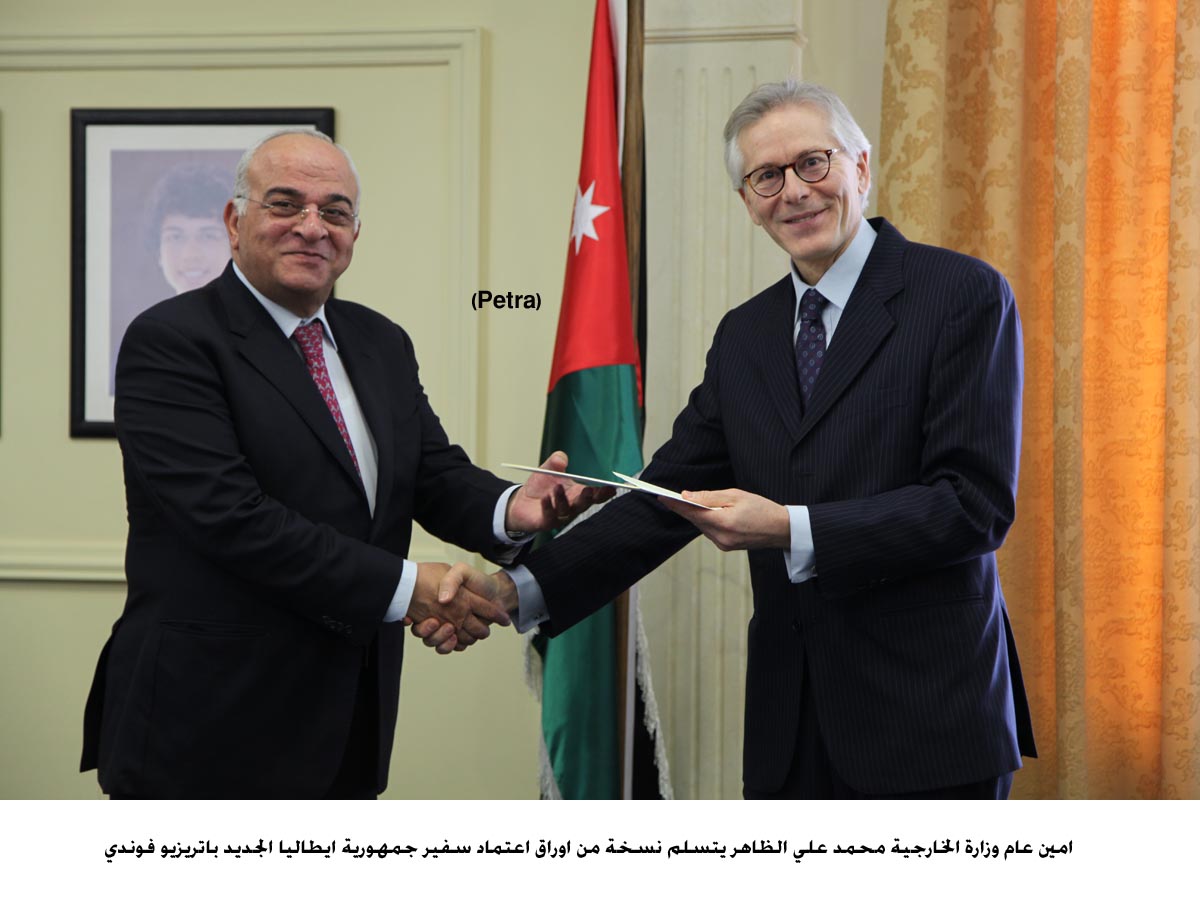 الخارجية تتسلم نسخة من اوراق اعتماد السفير الايطالي