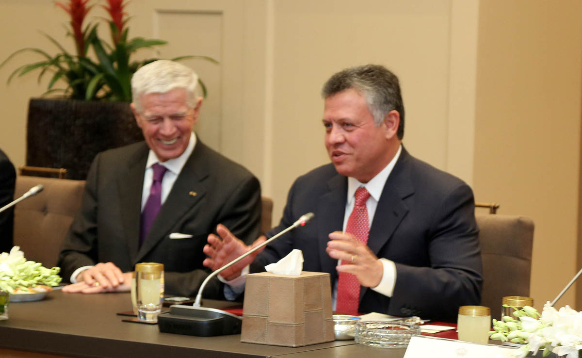 الملك يستقبل وفد جامعة الدفاع الوطني الأميركية