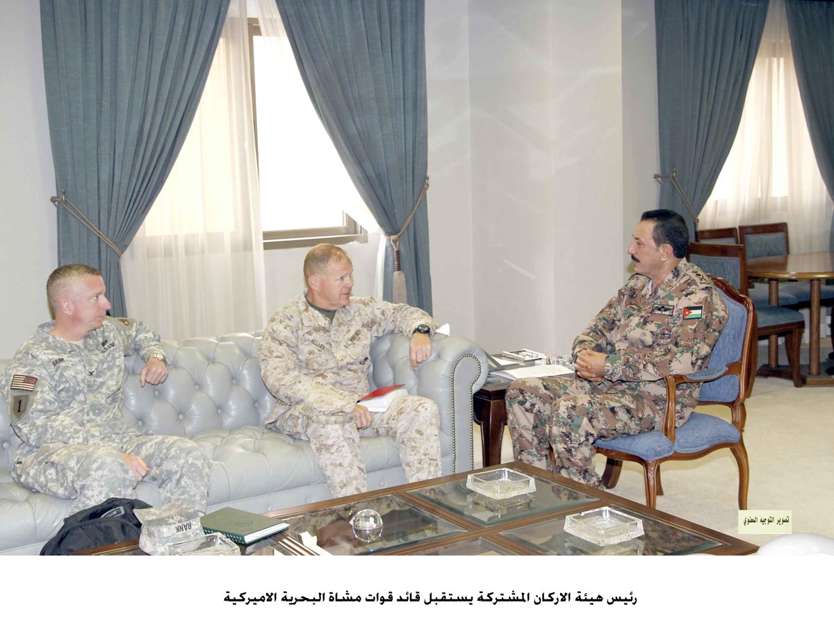 رئيس هيئة الاركان المشتركة يستقبل قائد قوات مشاة البحرية الاميركية