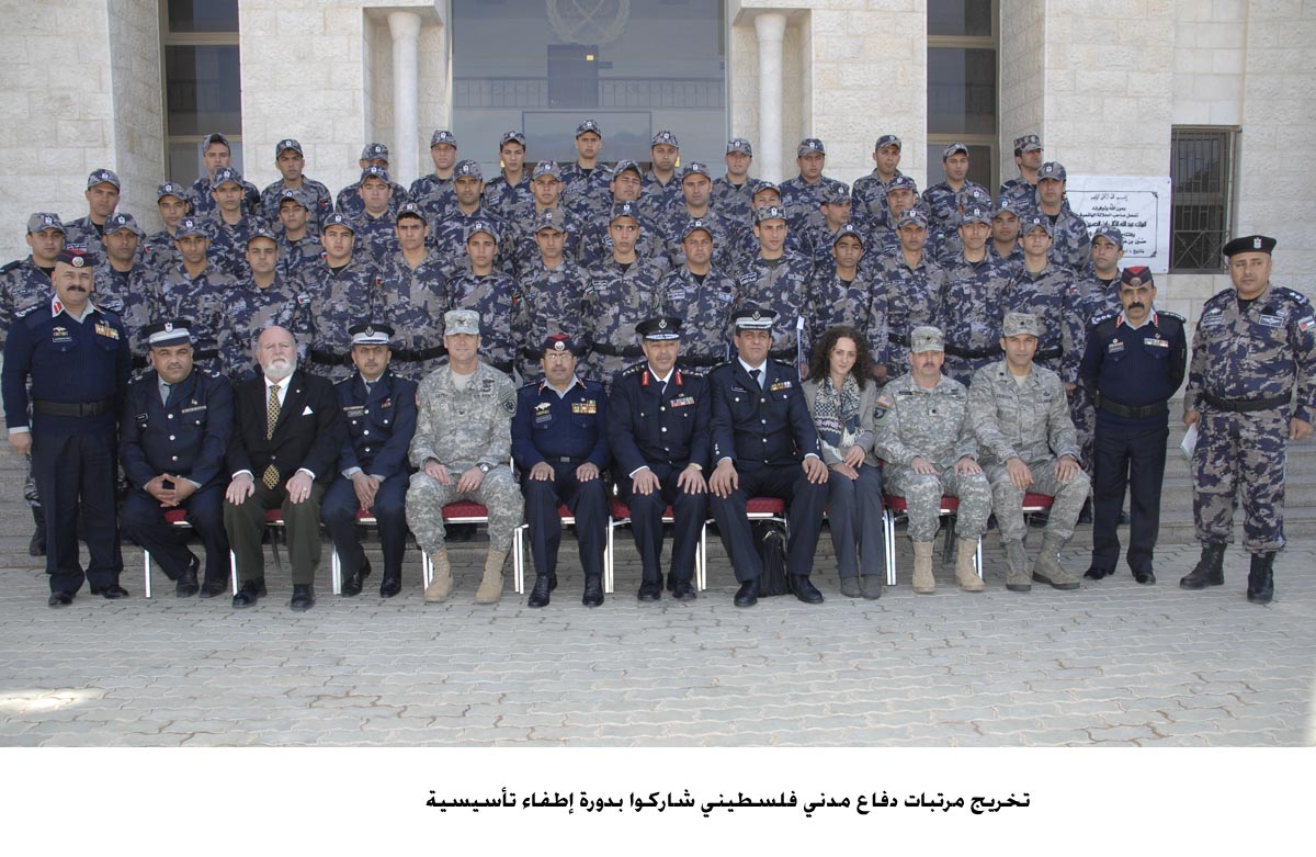 تخريج مرتبات دفاع مدني فلسطيني شاركوا بدورة إطفاء تأسيسية